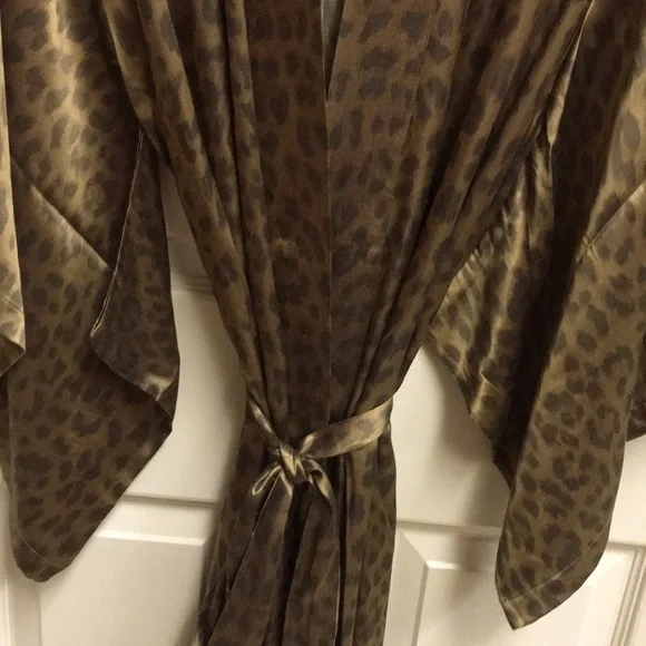 NWOT SILK Long Leopard Print Kimono Robe - Picture 6 of 11